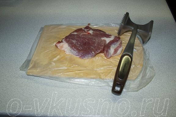 Нарезаем мясо на куски